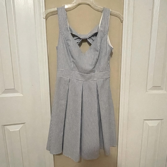 Light blue striped dress - Picture 1 of 2